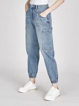 Jeans slouchy con catena
